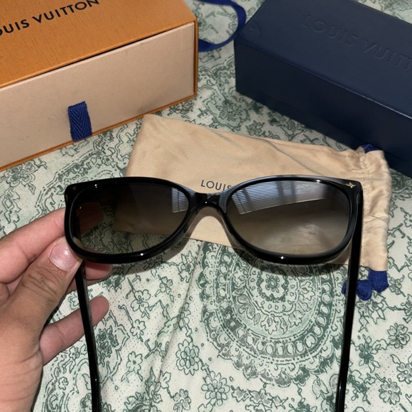 louis vuitton monogram cat eye sunglasses - Picture 14 of 15